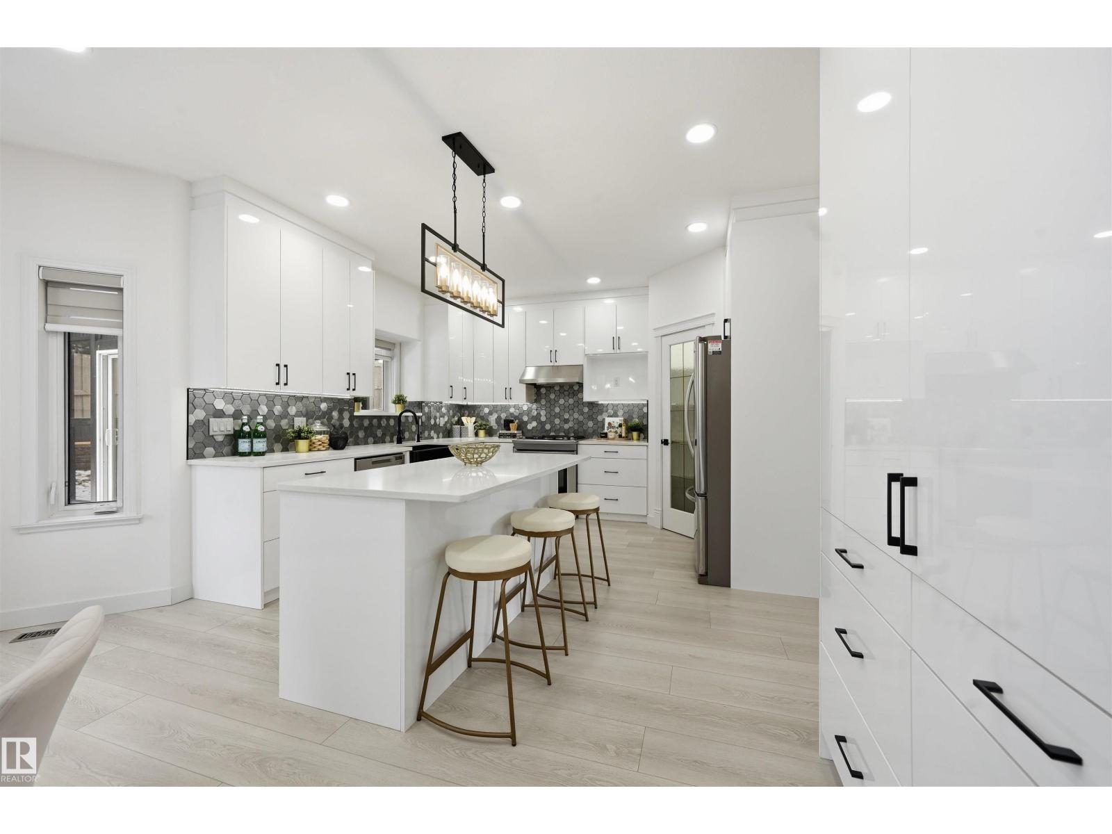 926 THOMPSON PL NW, Edmonton