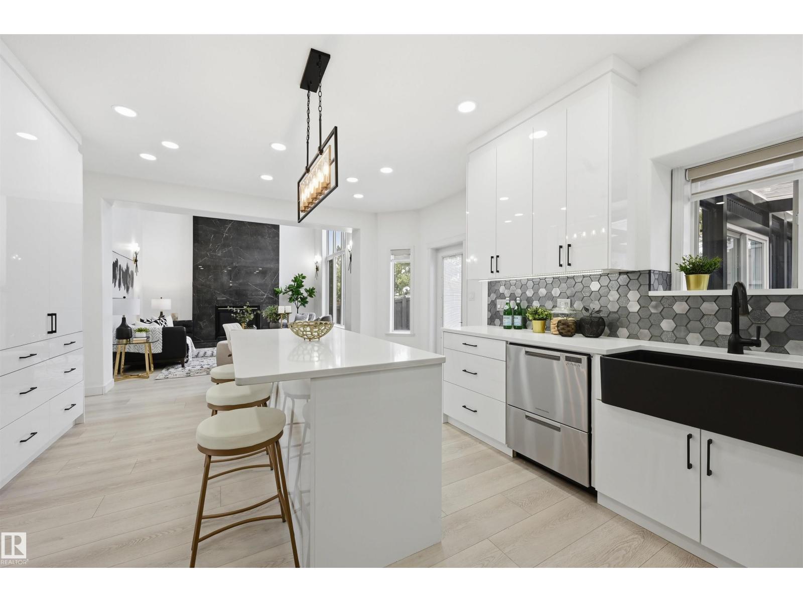 926 THOMPSON PL NW, Edmonton