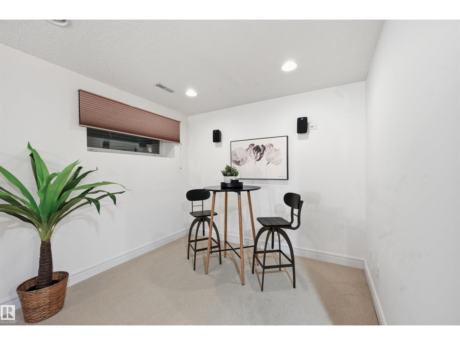 926 THOMPSON PL NW, Edmonton