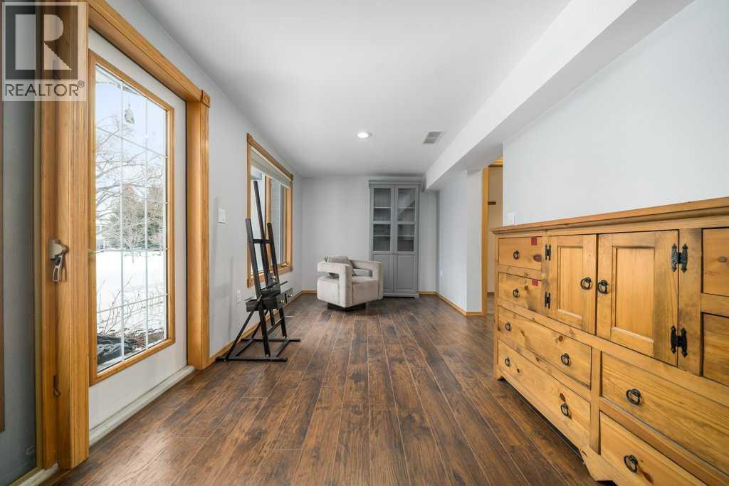 
          87 Park Meadows Lane Southeast
            <br/>
            <span>Medicine Hat</span>
            , 
            <span>AB</span>
             <span>T1B4E3</span>
         - Photo 20