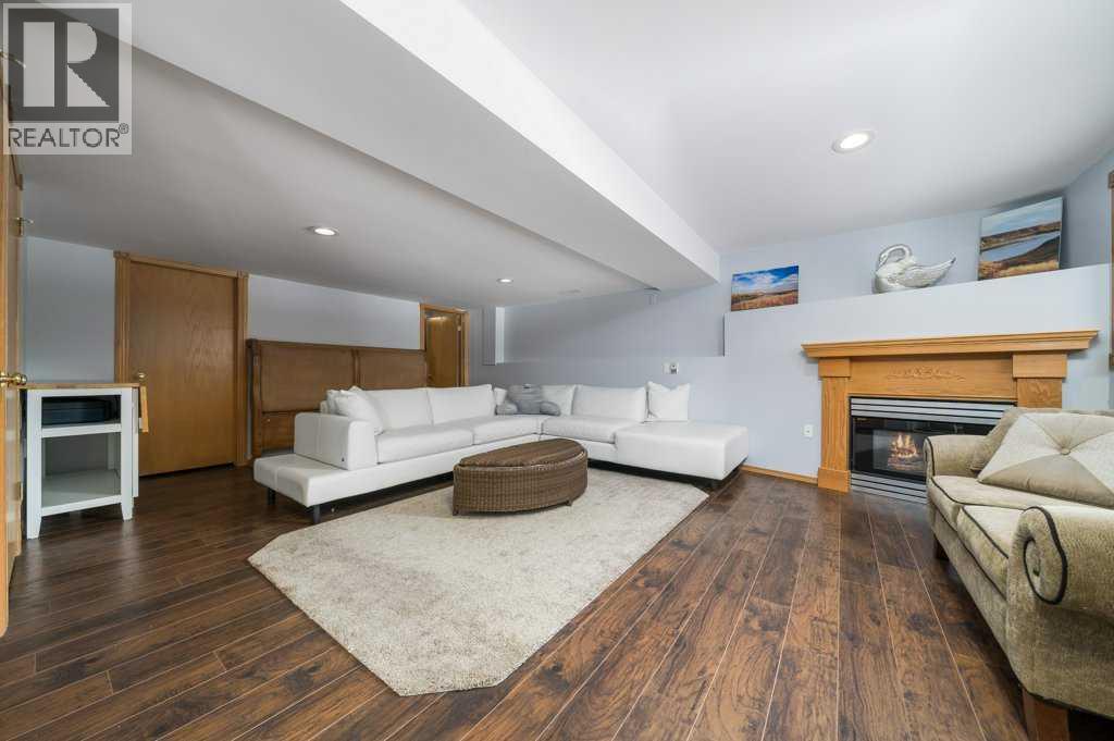 
          87 Park Meadows Lane Southeast
            <br/>
            <span>Medicine Hat</span>
            , 
            <span>AB</span>
             <span>T1B4E3</span>
         - Photo 21