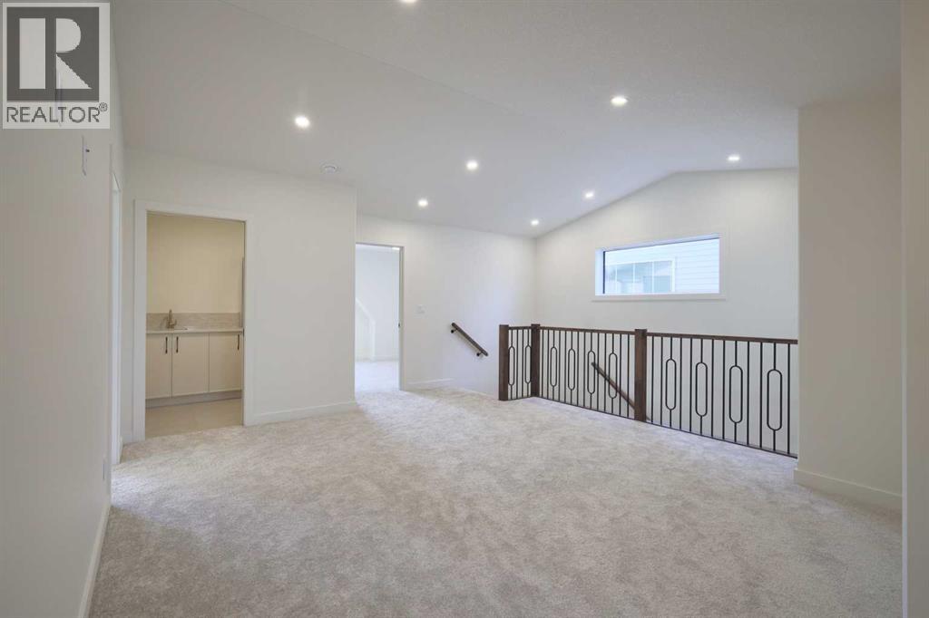 Single Family House for Sale in  Eaton Crescent Evergreen Red Deer 