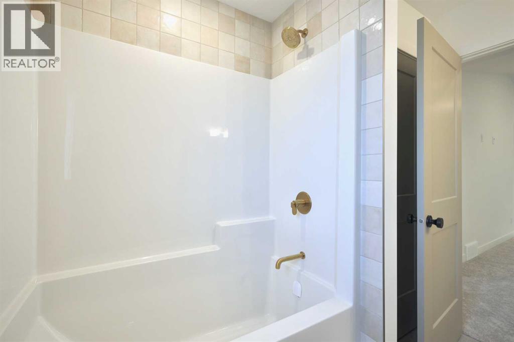 Single Family House for Sale in  Eaton Crescent Evergreen Red Deer 