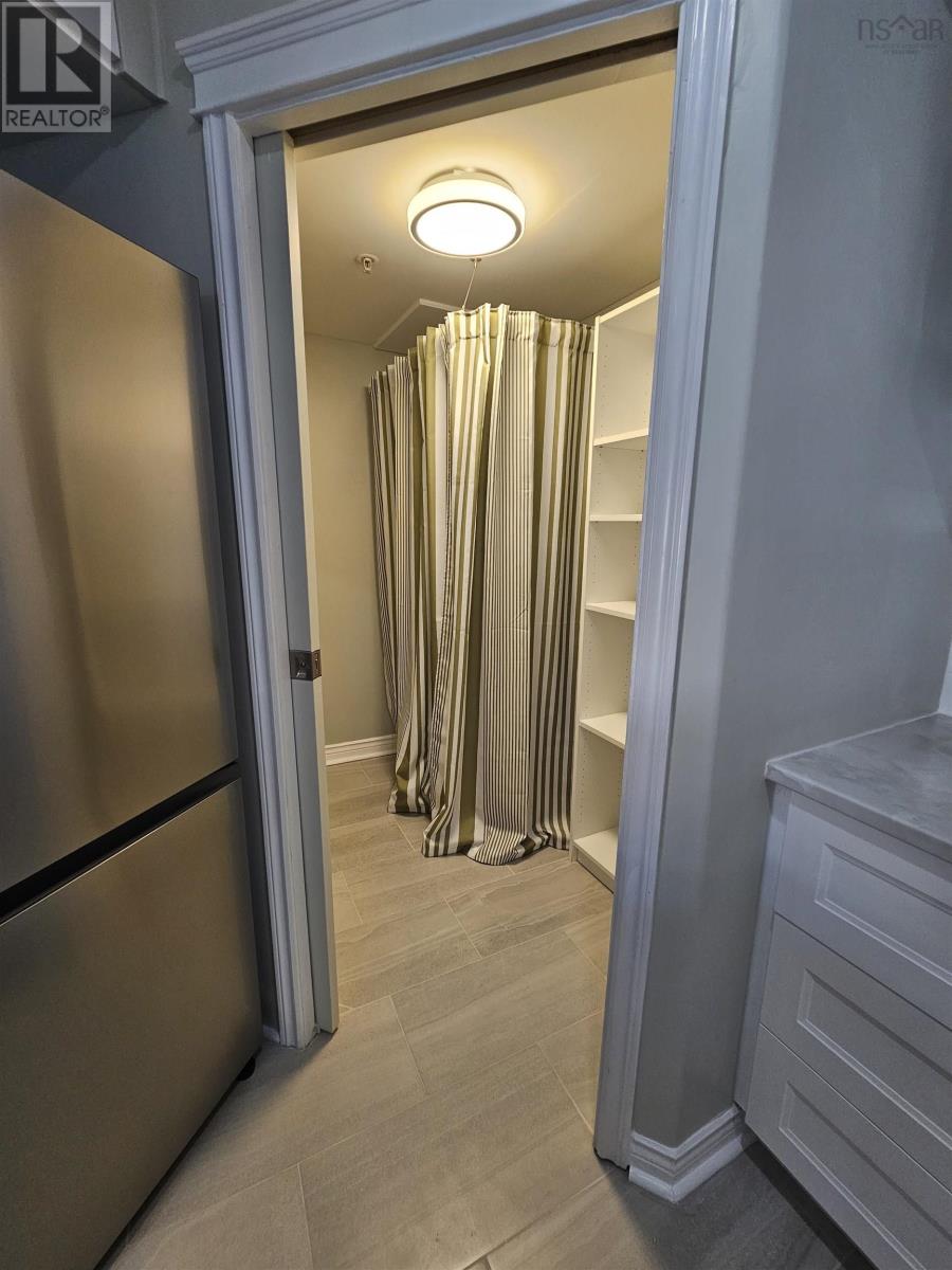 #103 30 WATERFRONT DRIVE - 28