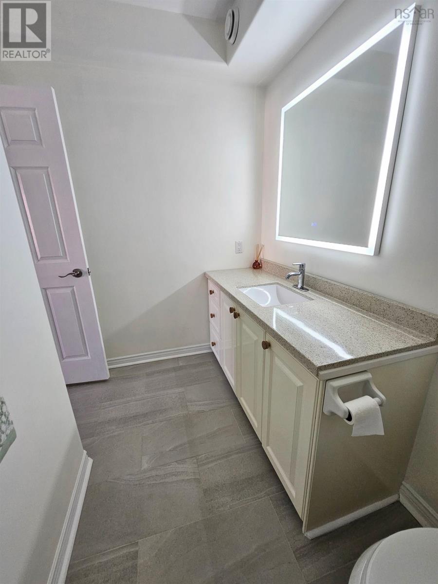 #103 30 WATERFRONT DRIVE - 32