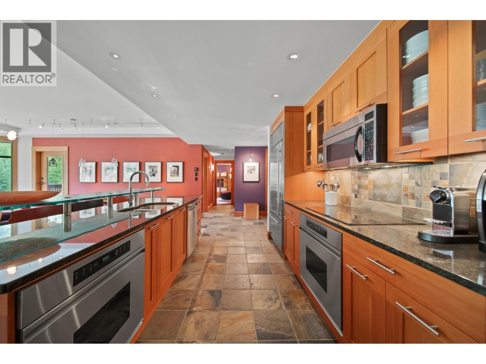 614 2202 GONDOLA WAY, Whistler