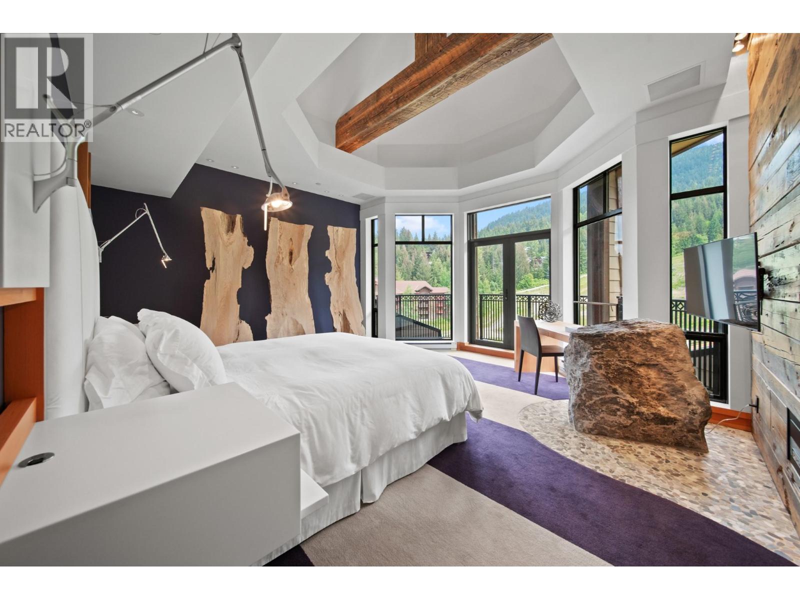 614 2202 GONDOLA WAY, Whistler