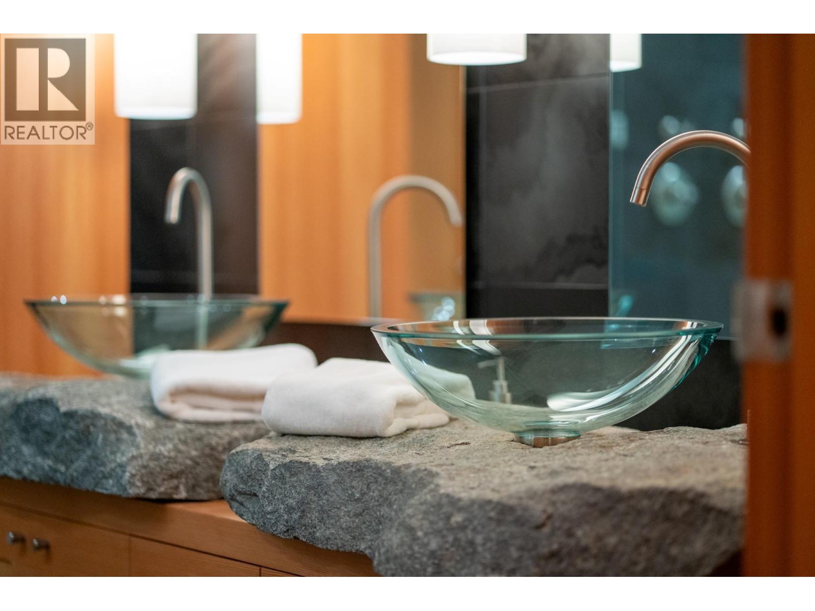 614 2202 GONDOLA WAY, Whistler