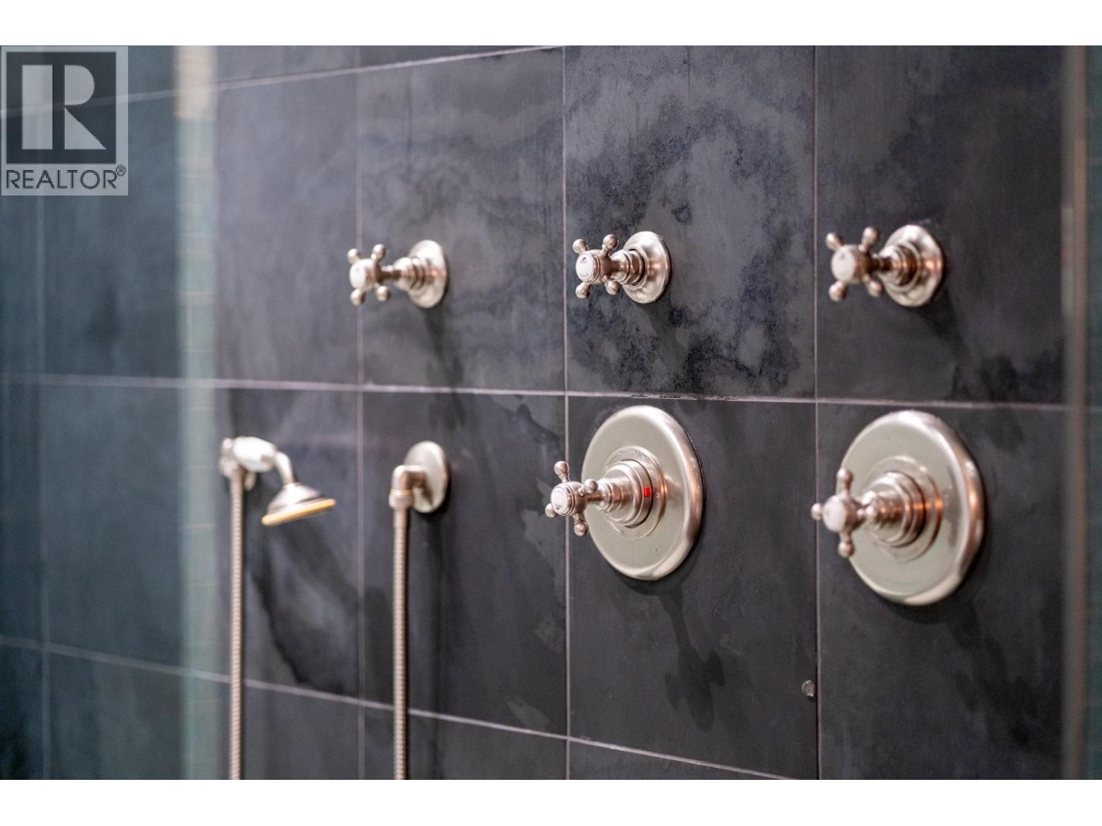 614 2202 GONDOLA WAY, Whistler