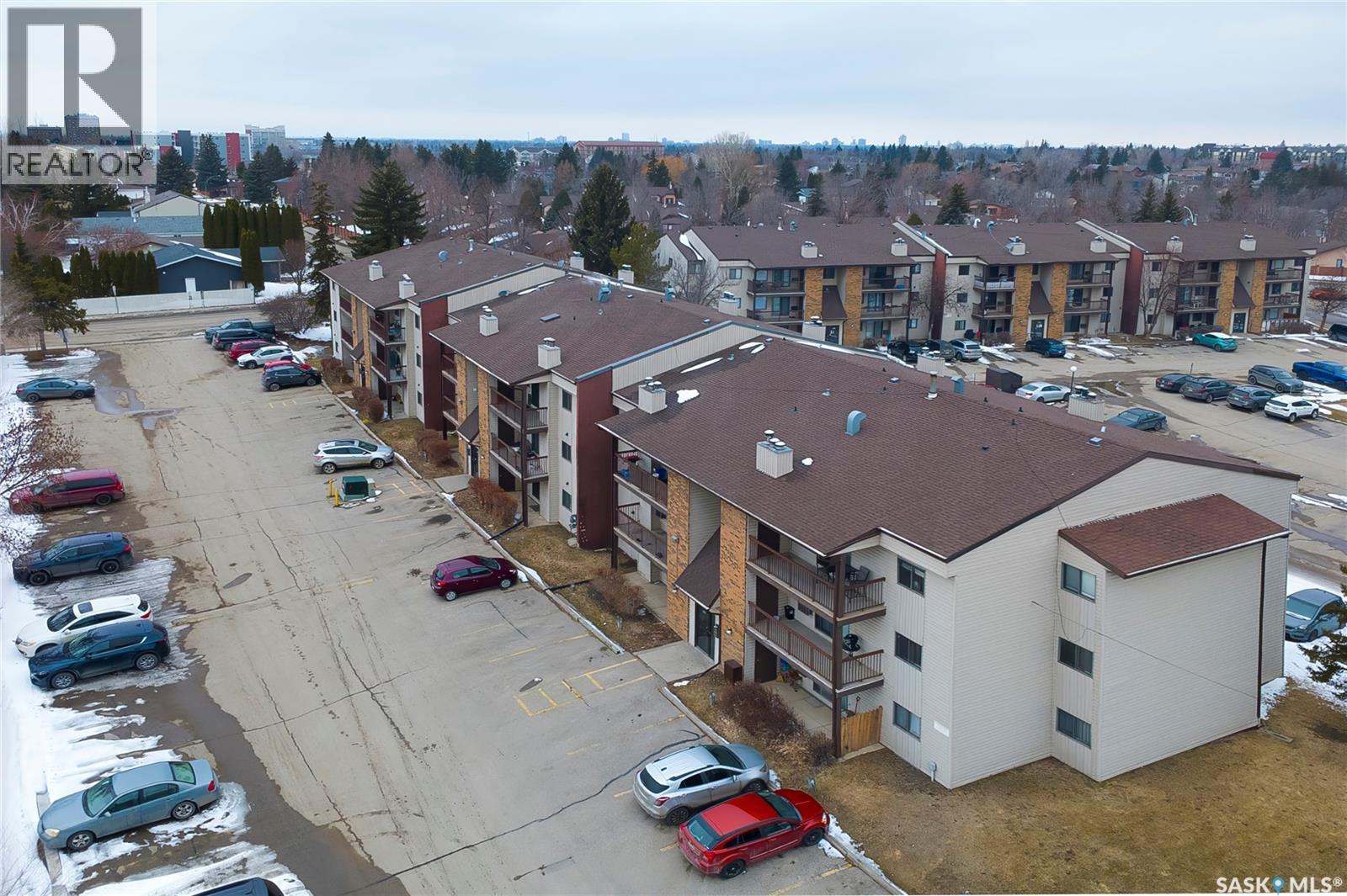 #204 345 Kingsmere BOULEVARD - 3