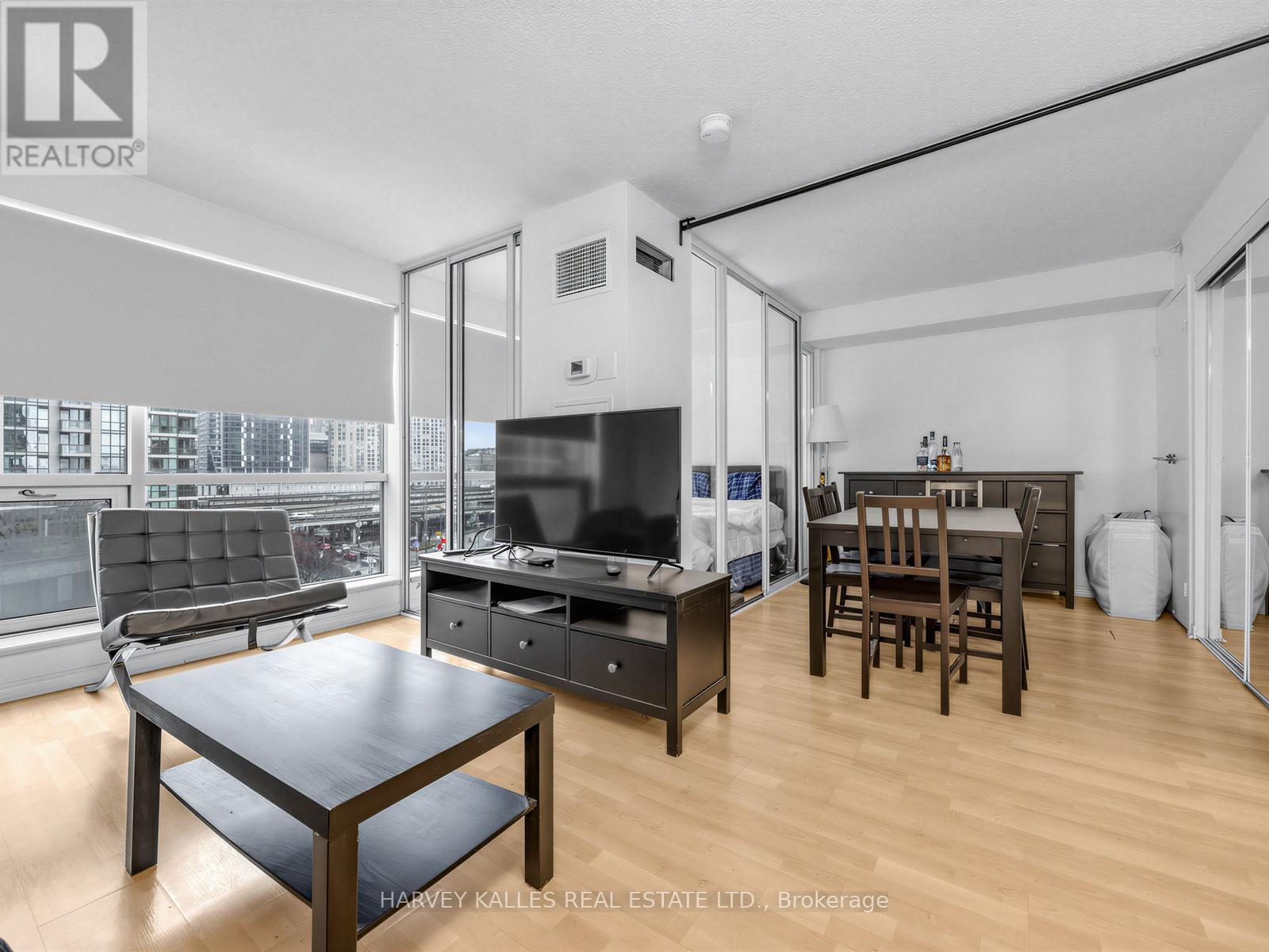 #705 10 YONGE STREET - 3