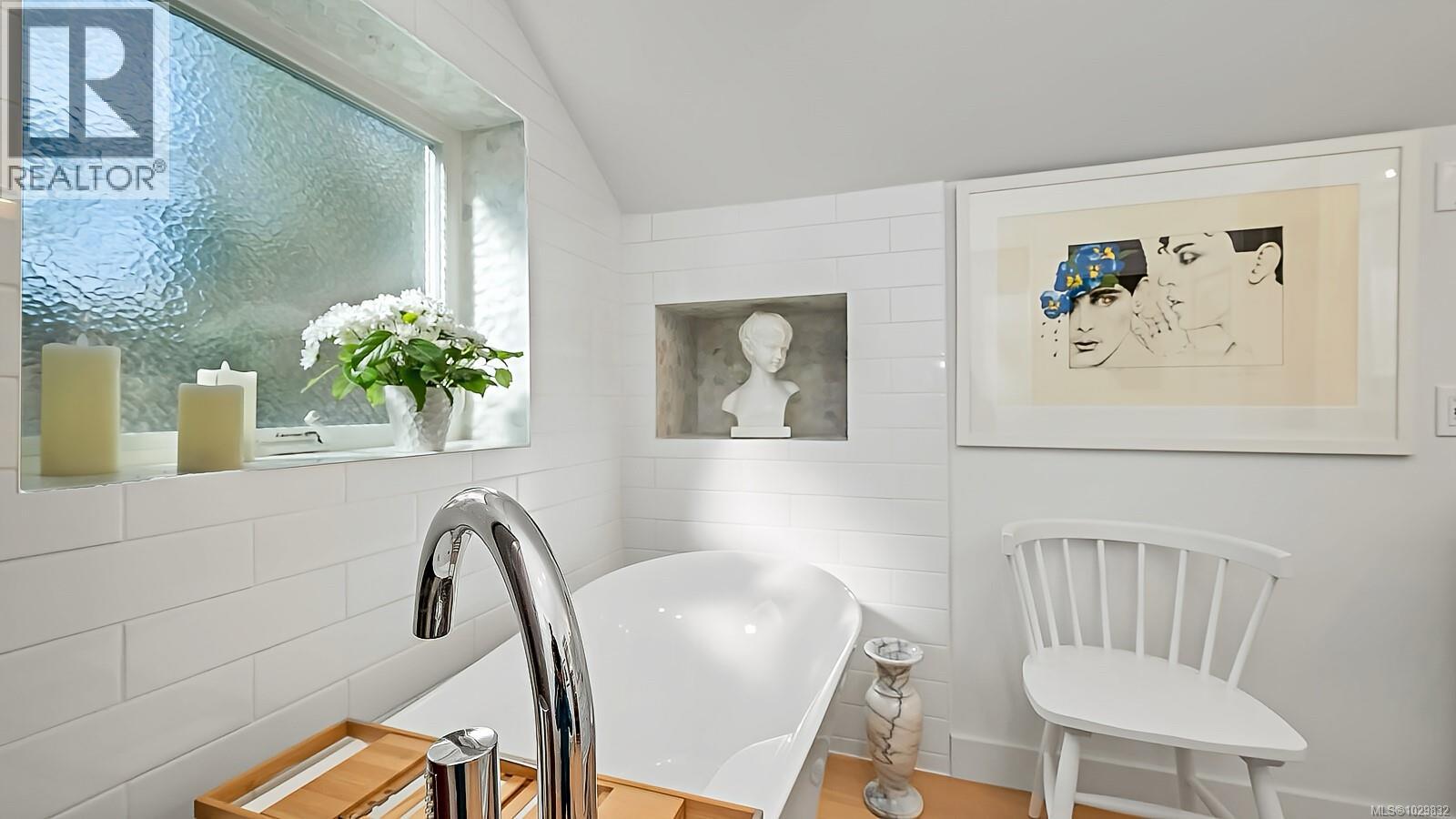 11007 Cedar Lane, North Saanich