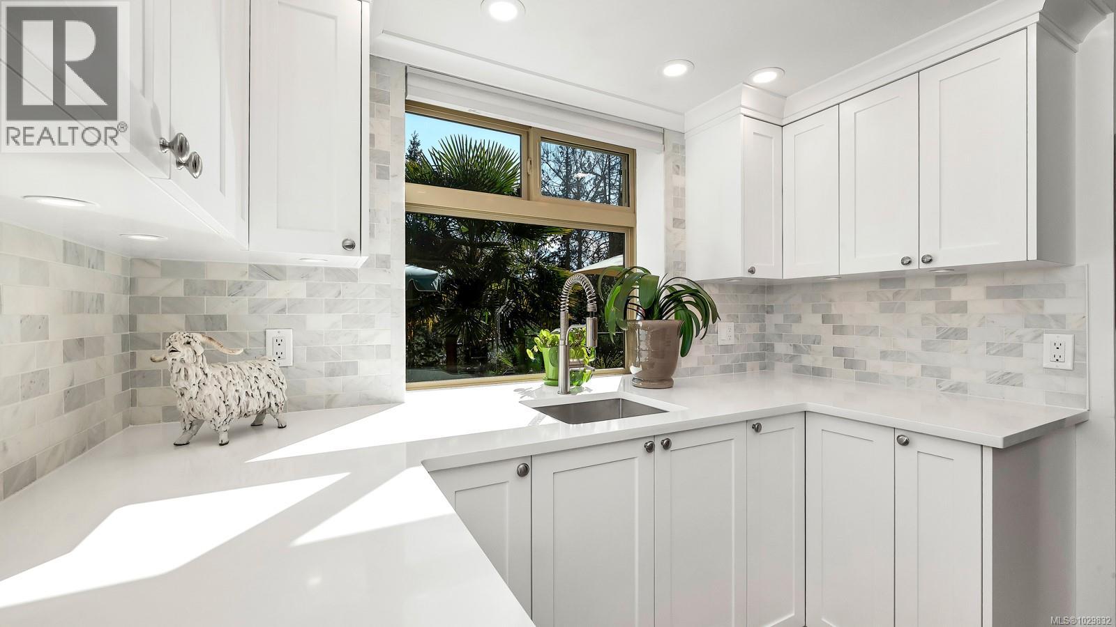 11007 Cedar Lane, North Saanich