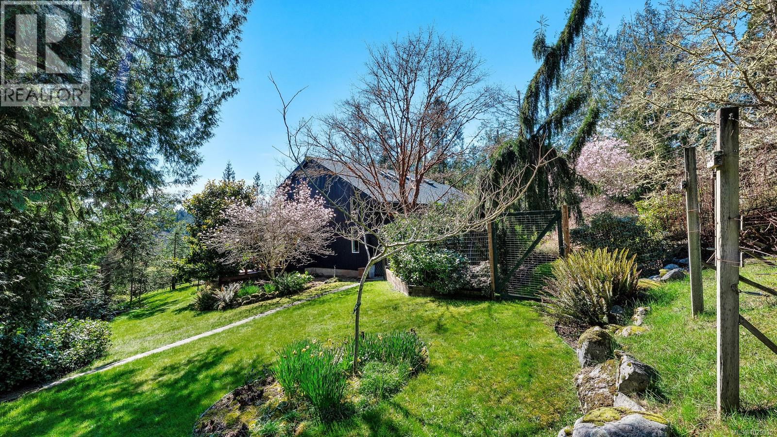 11007 Cedar Lane, North Saanich