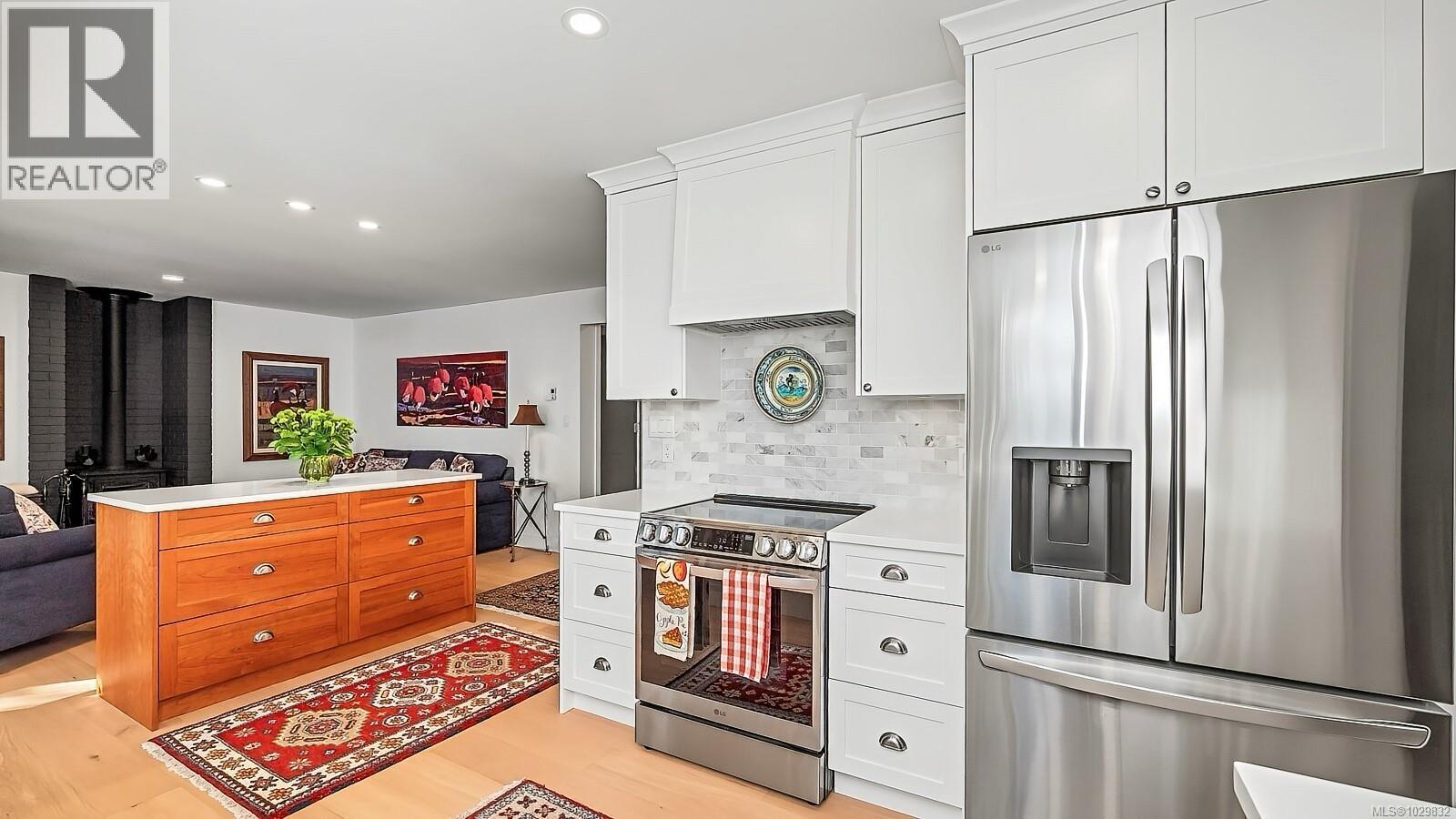 11007 Cedar Lane, North Saanich