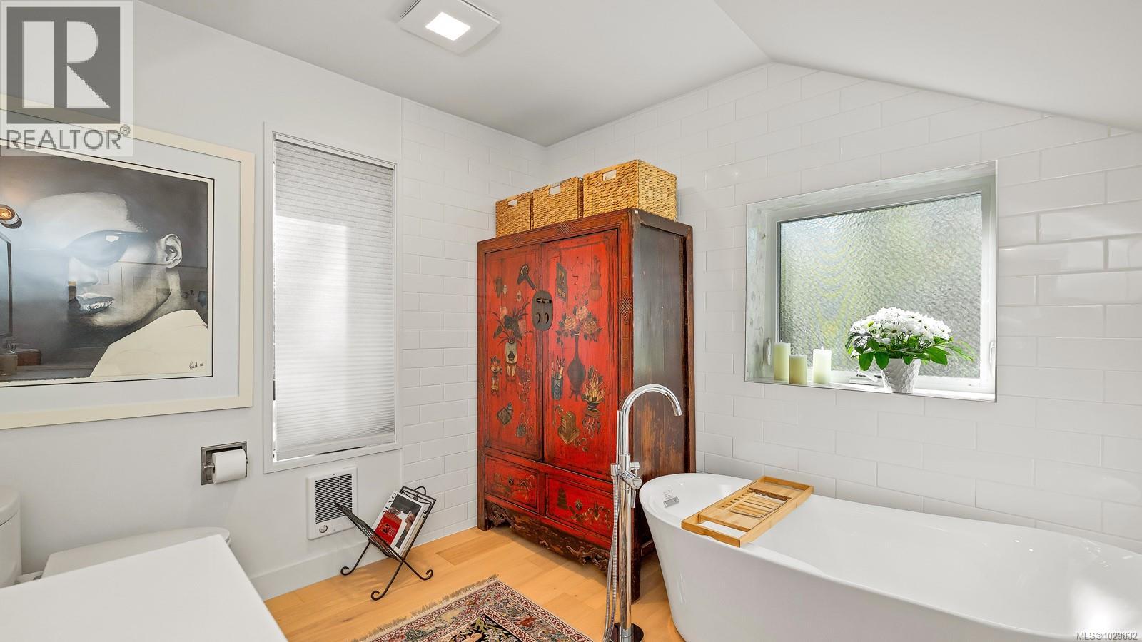 11007 Cedar Lane, North Saanich