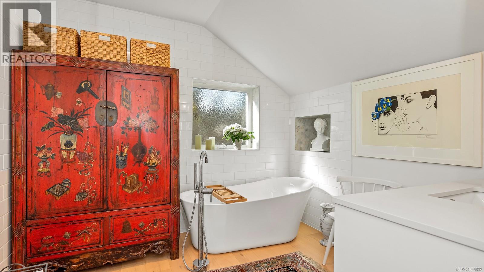 11007 Cedar Lane, North Saanich