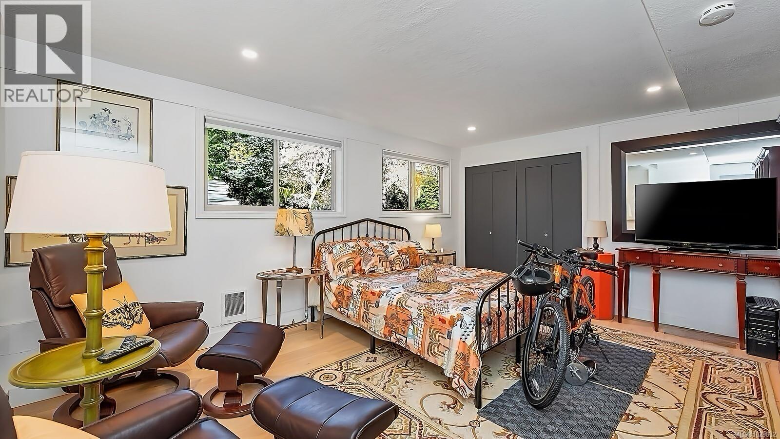 11007 Cedar Lane, North Saanich