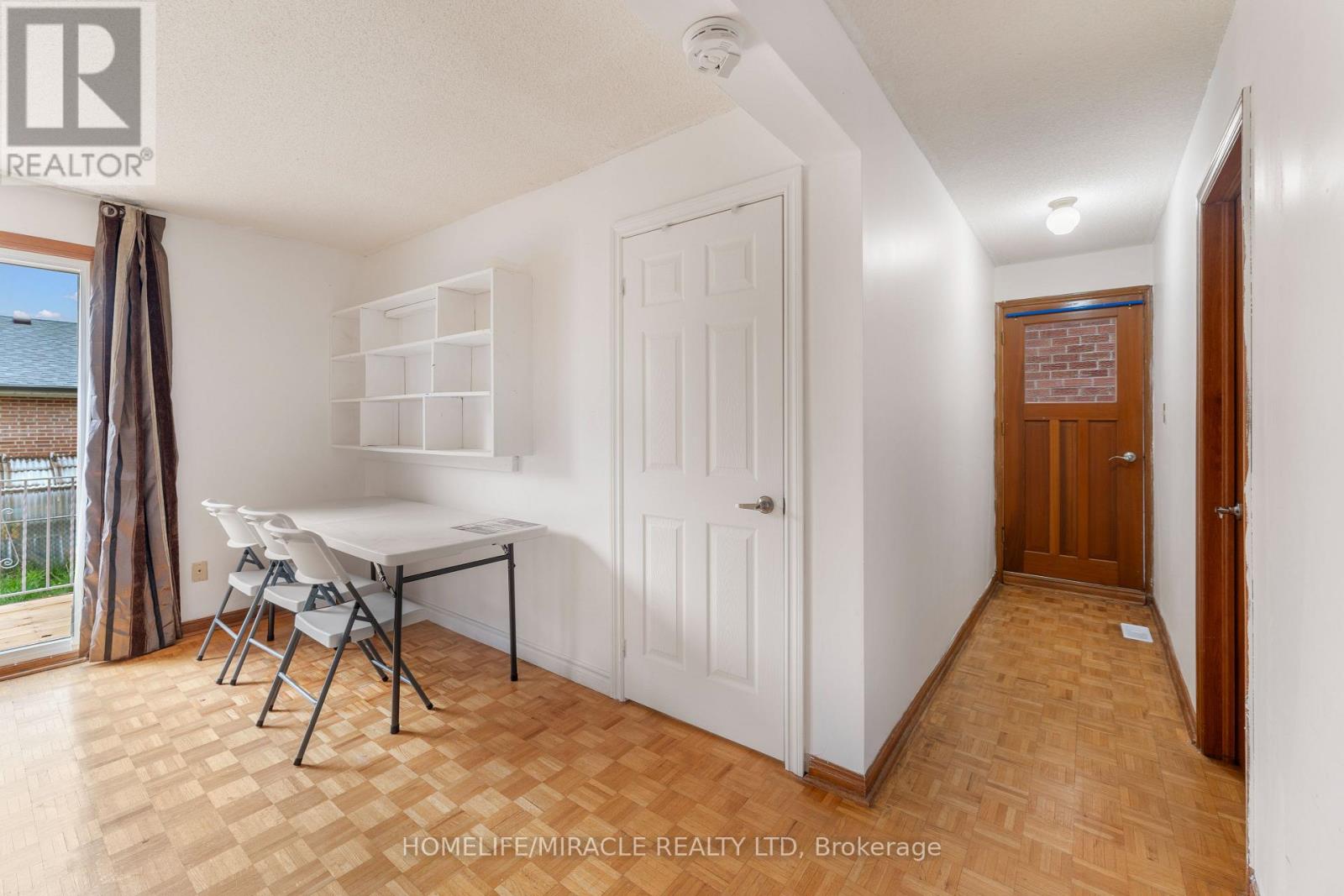 4 GREENDOWNS DRIVE - 18