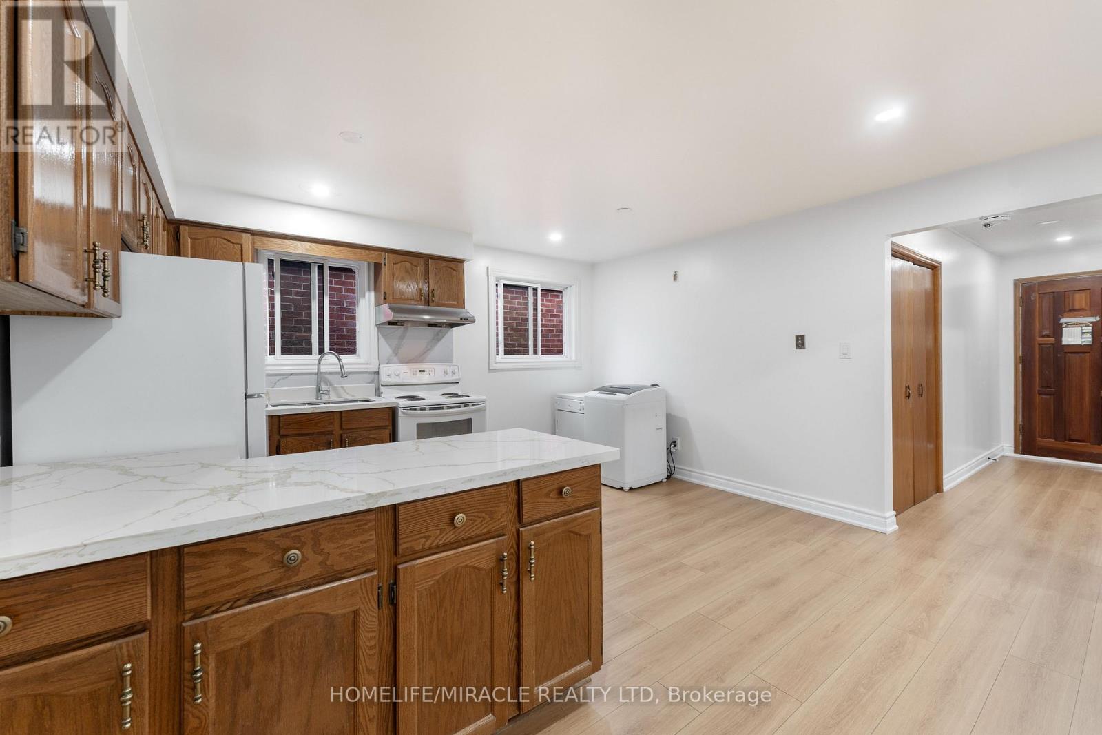 4 GREENDOWNS DRIVE - 22