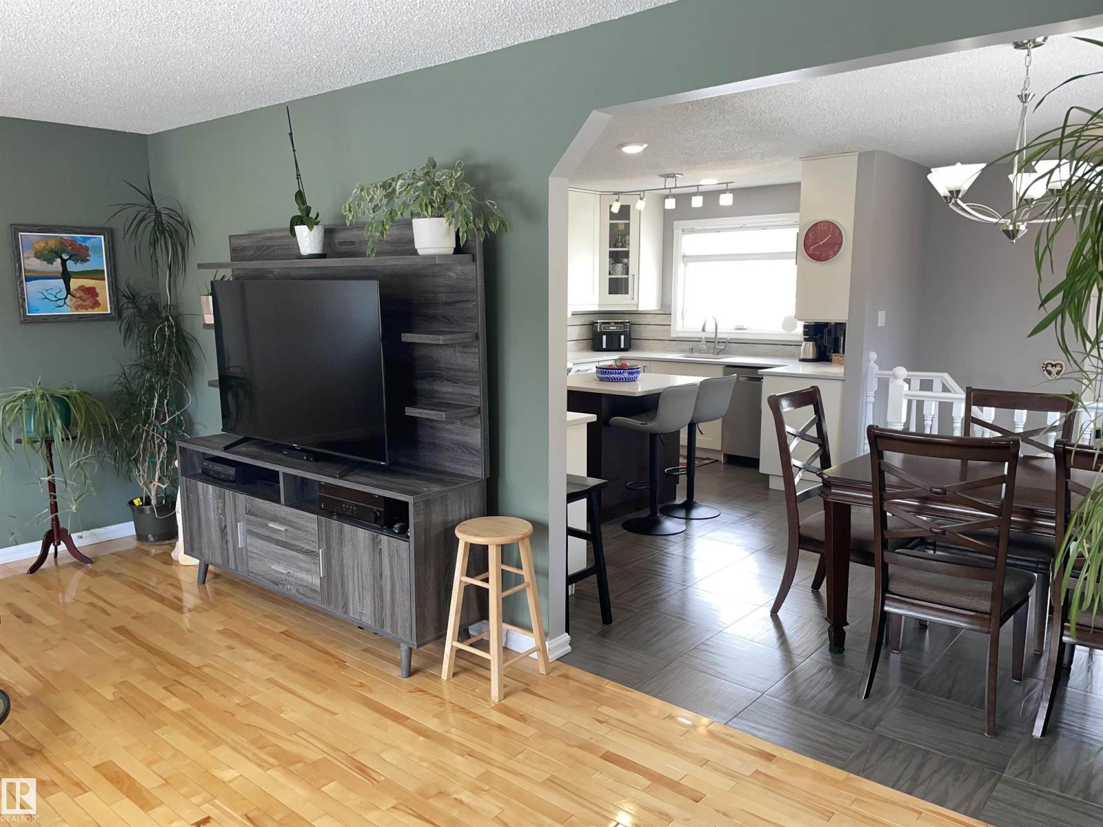 14212 30 ST NW, Edmonton