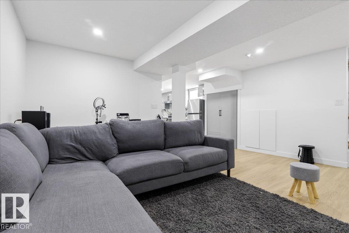 13111 82 ST NW, Edmonton