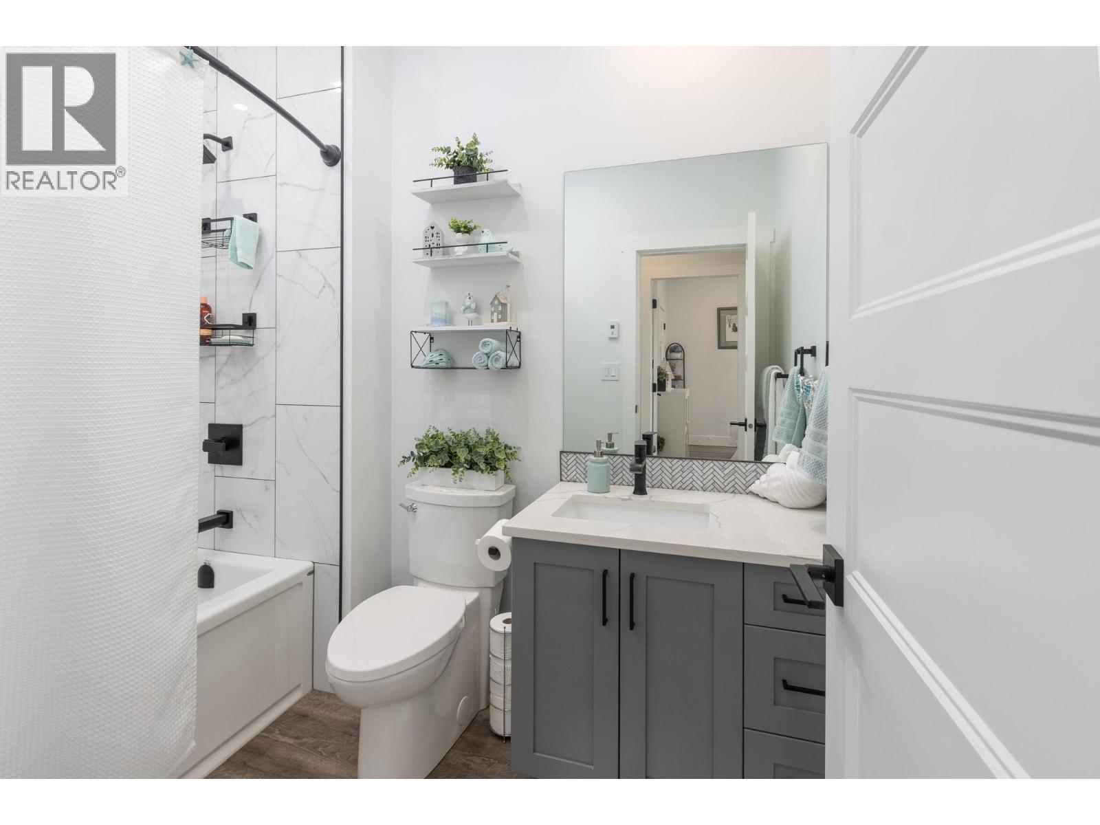 4 1441 20 Avenue Southeast, Salmon Arm