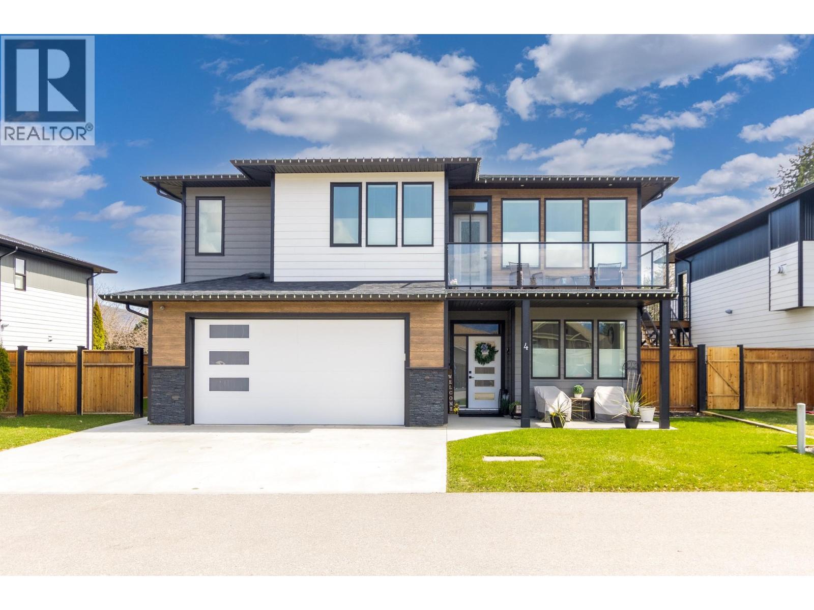 4 1441 20 Avenue Southeast, Salmon Arm