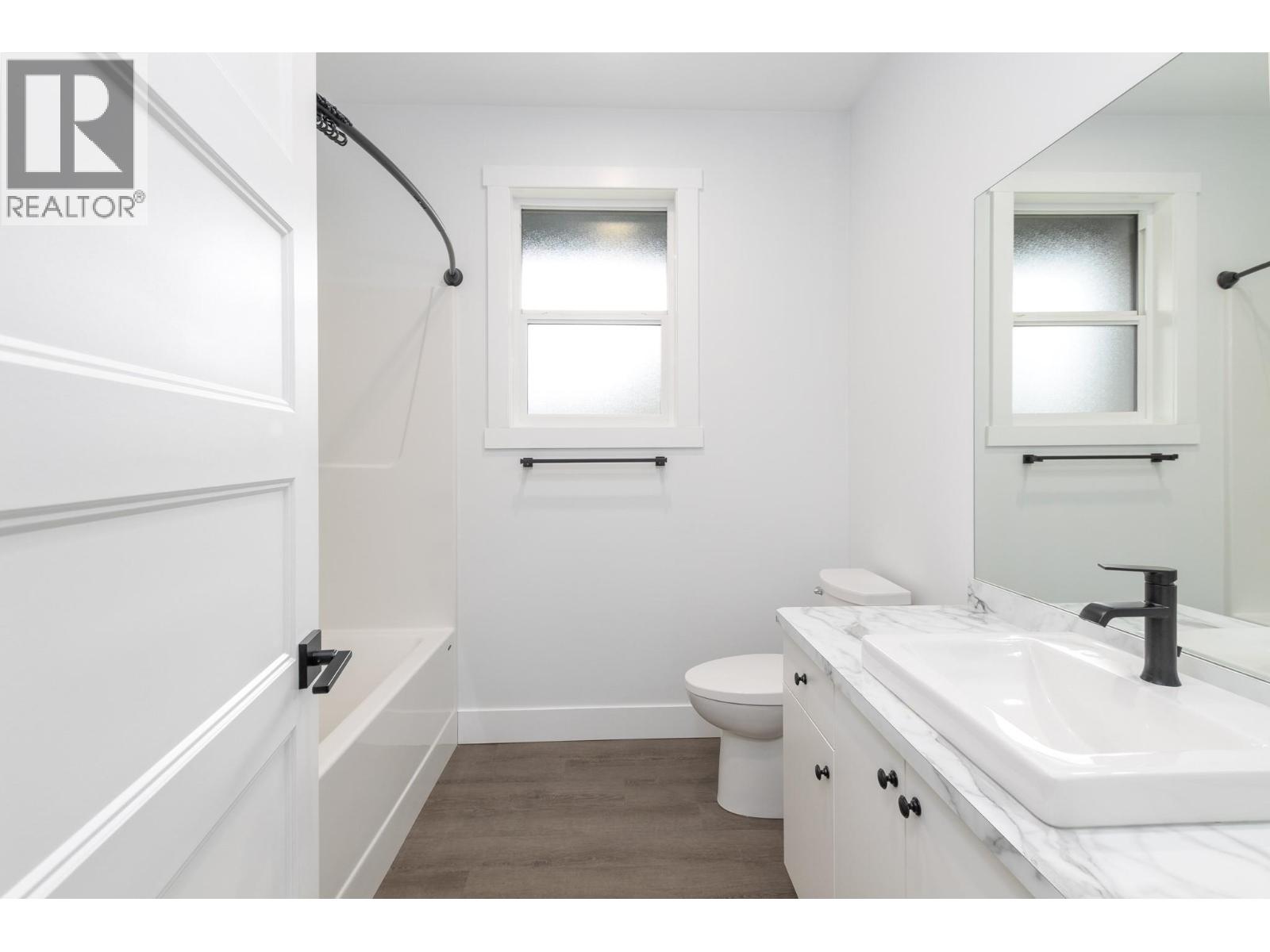 4 1441 20 Avenue Southeast, Salmon Arm