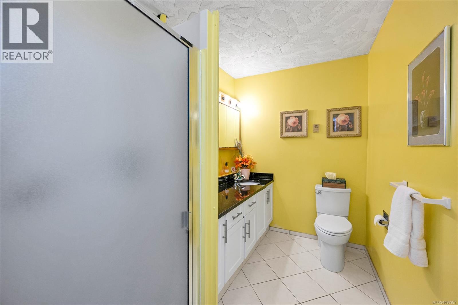 803 Kimberly Pl, Saanich