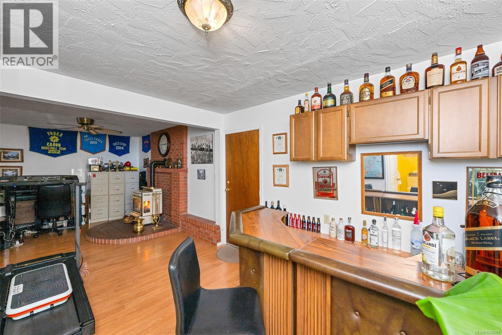 803 Kimberly Pl, Saanich