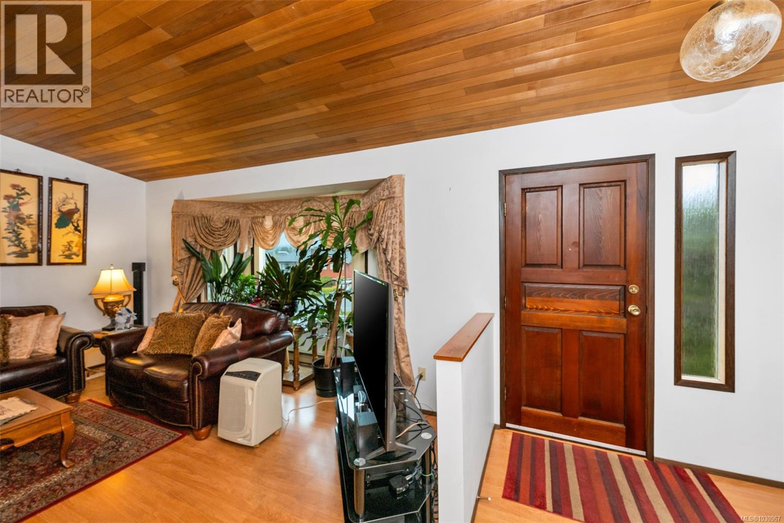 803 Kimberly Pl, Saanich