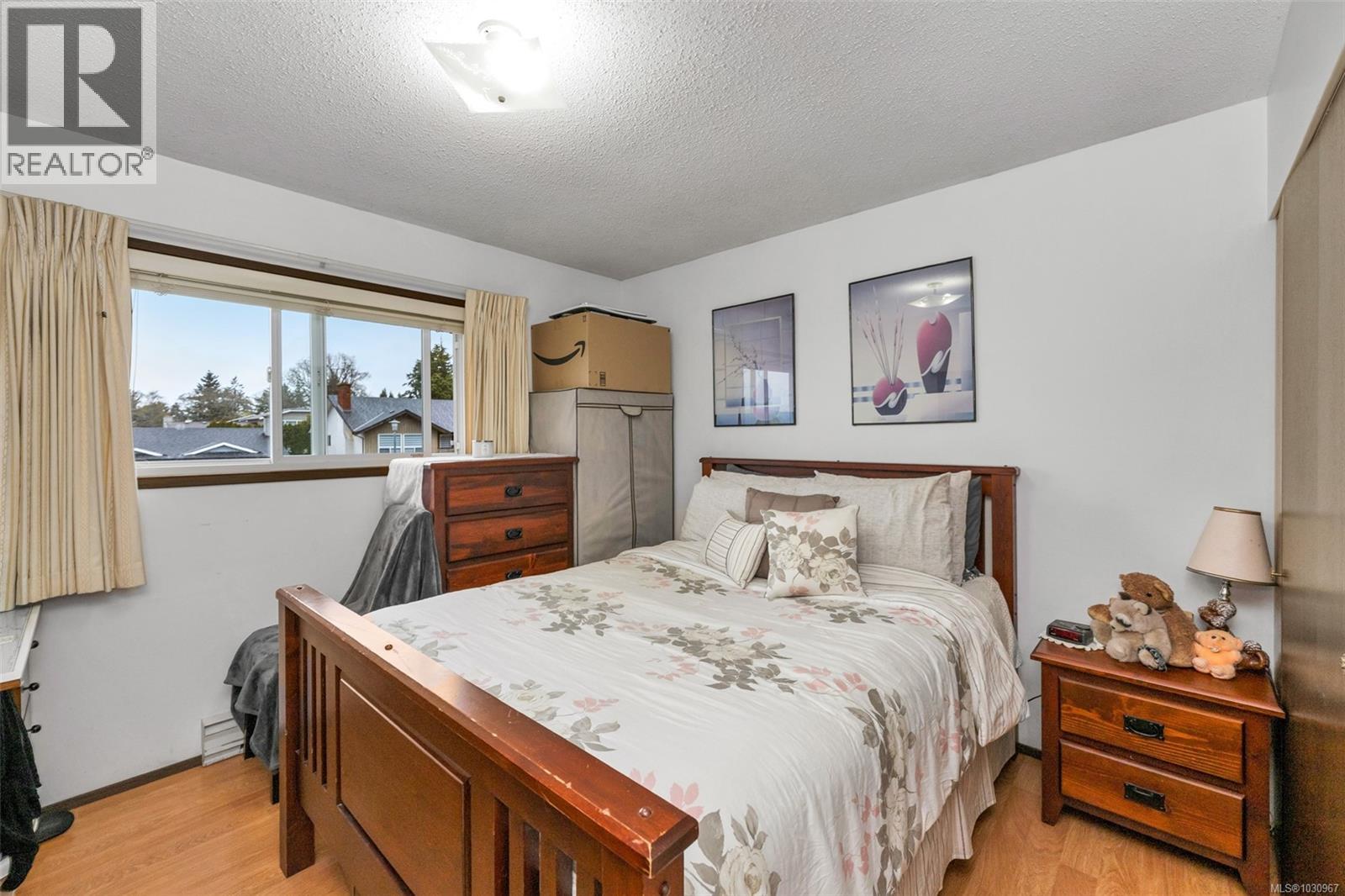 803 Kimberly Pl, Saanich
