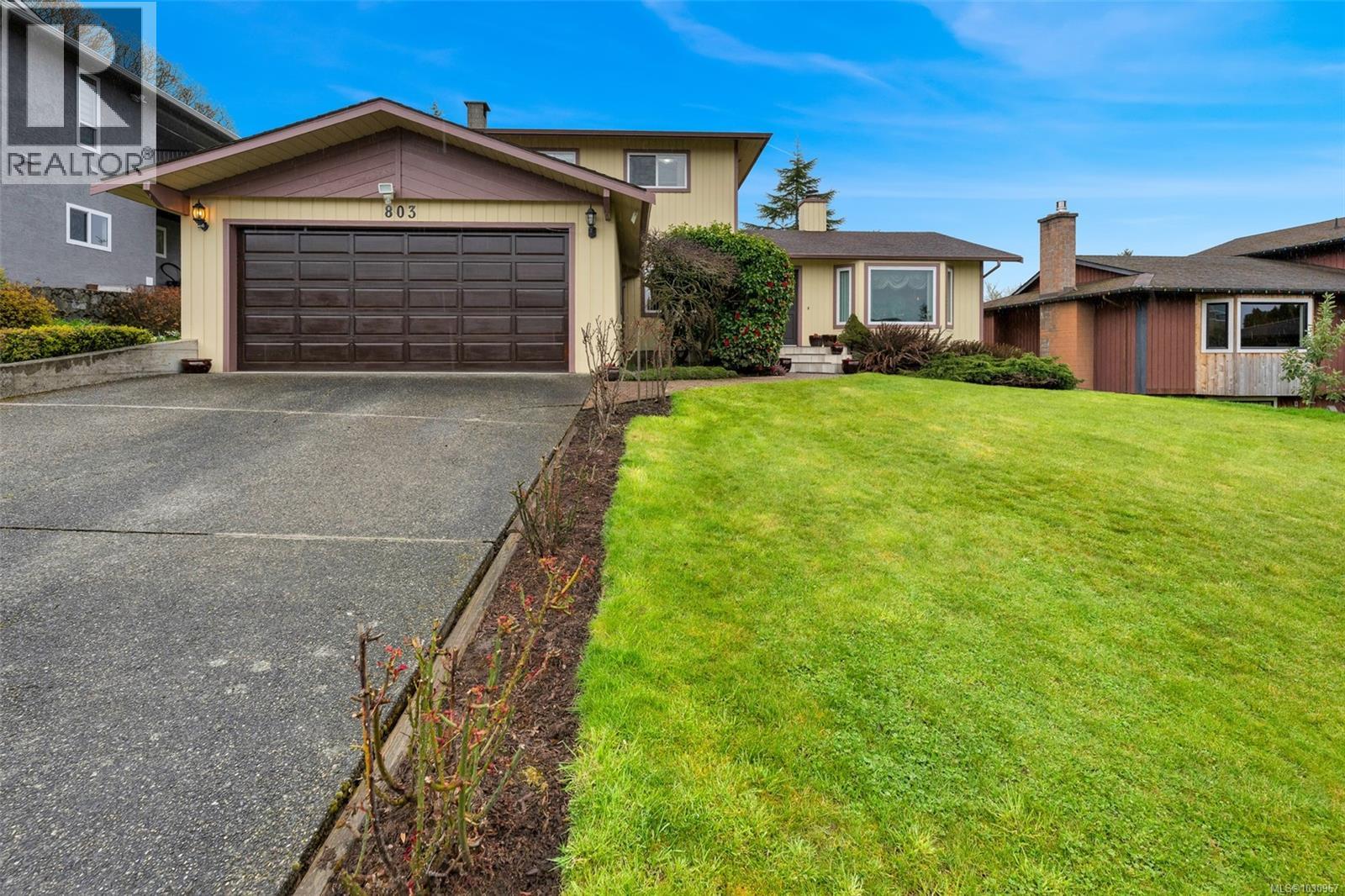 803 Kimberly Pl, Saanich