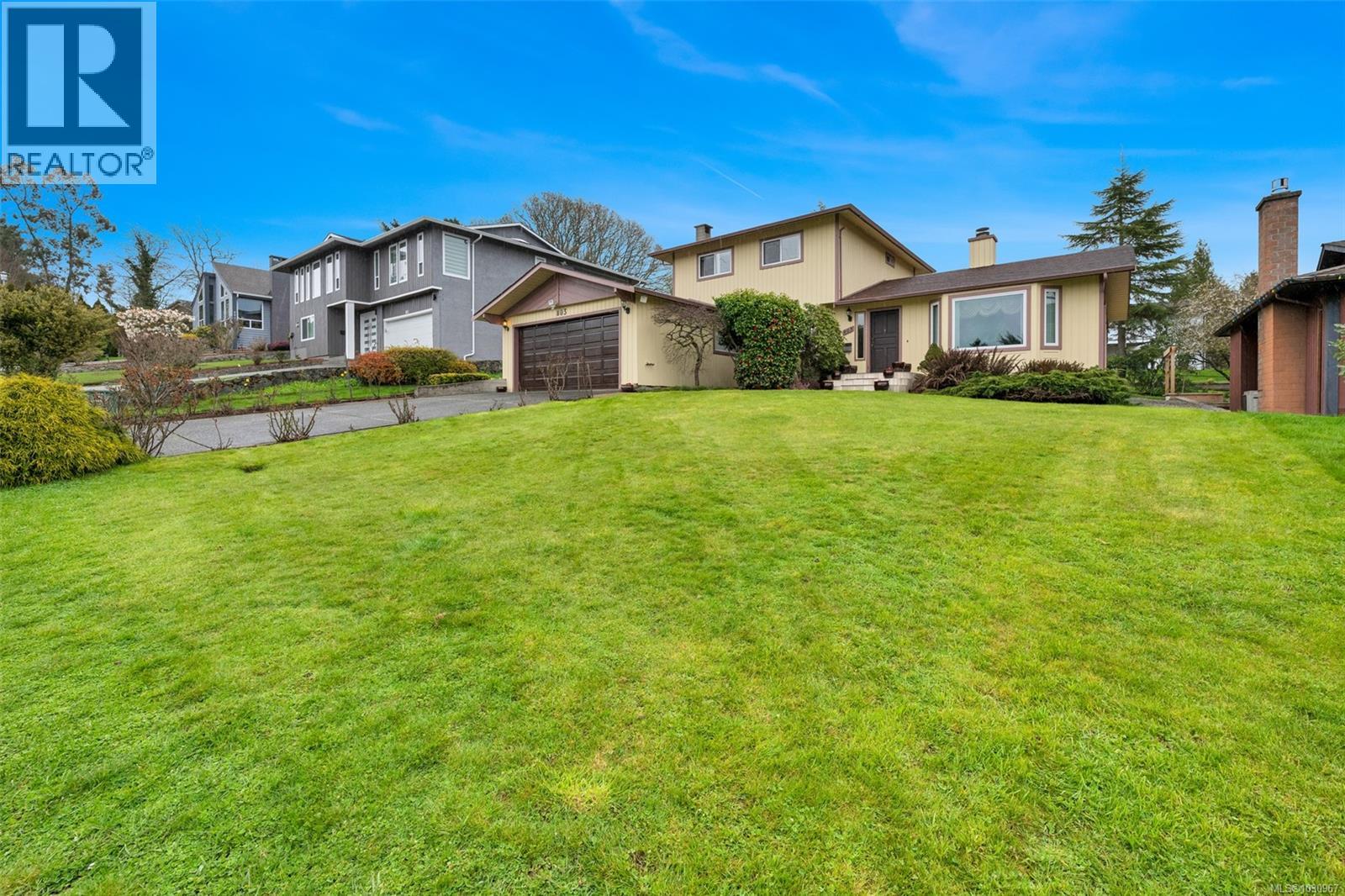 803 Kimberly Pl, Saanich