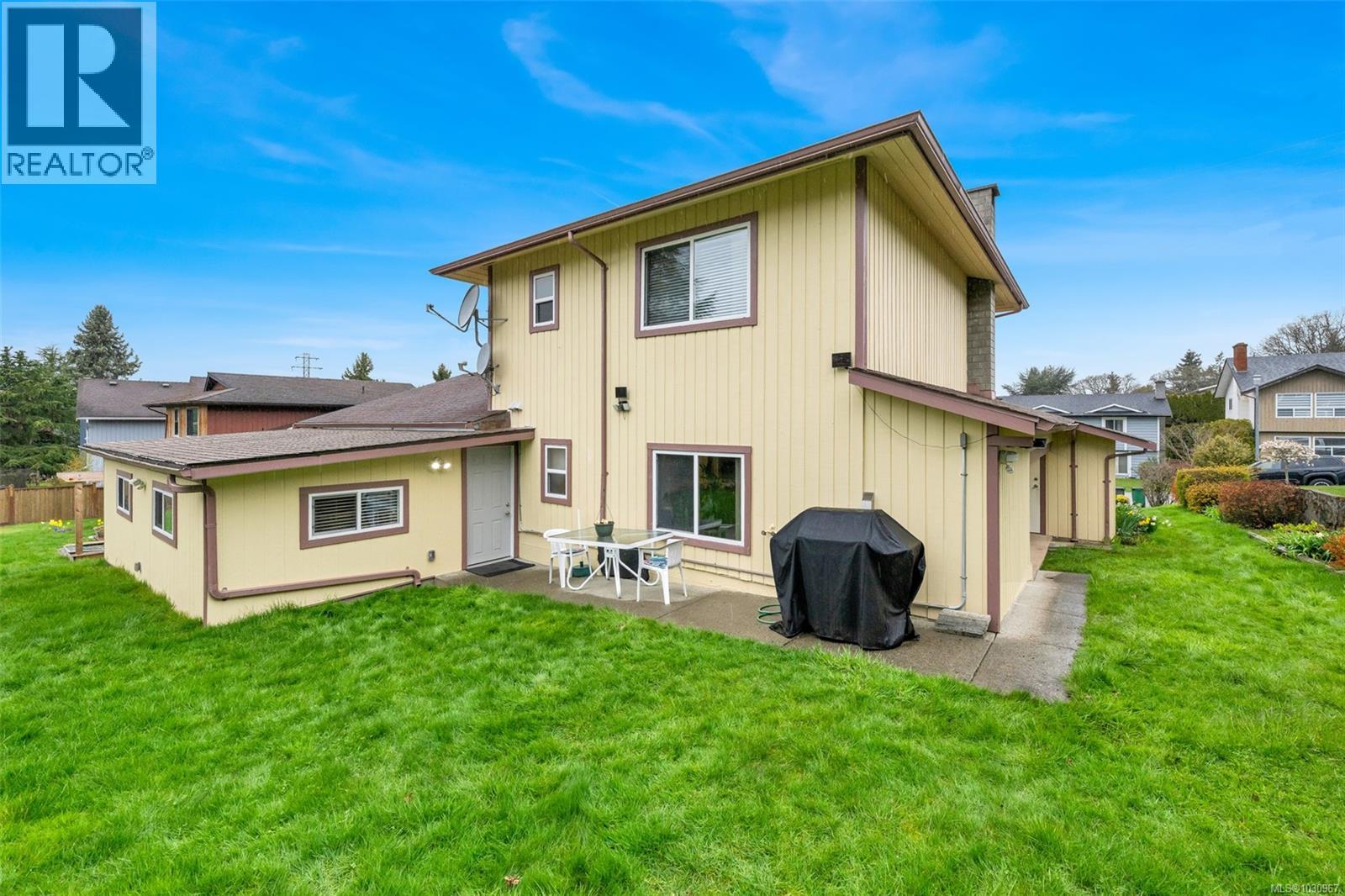 803 Kimberly Pl, Saanich