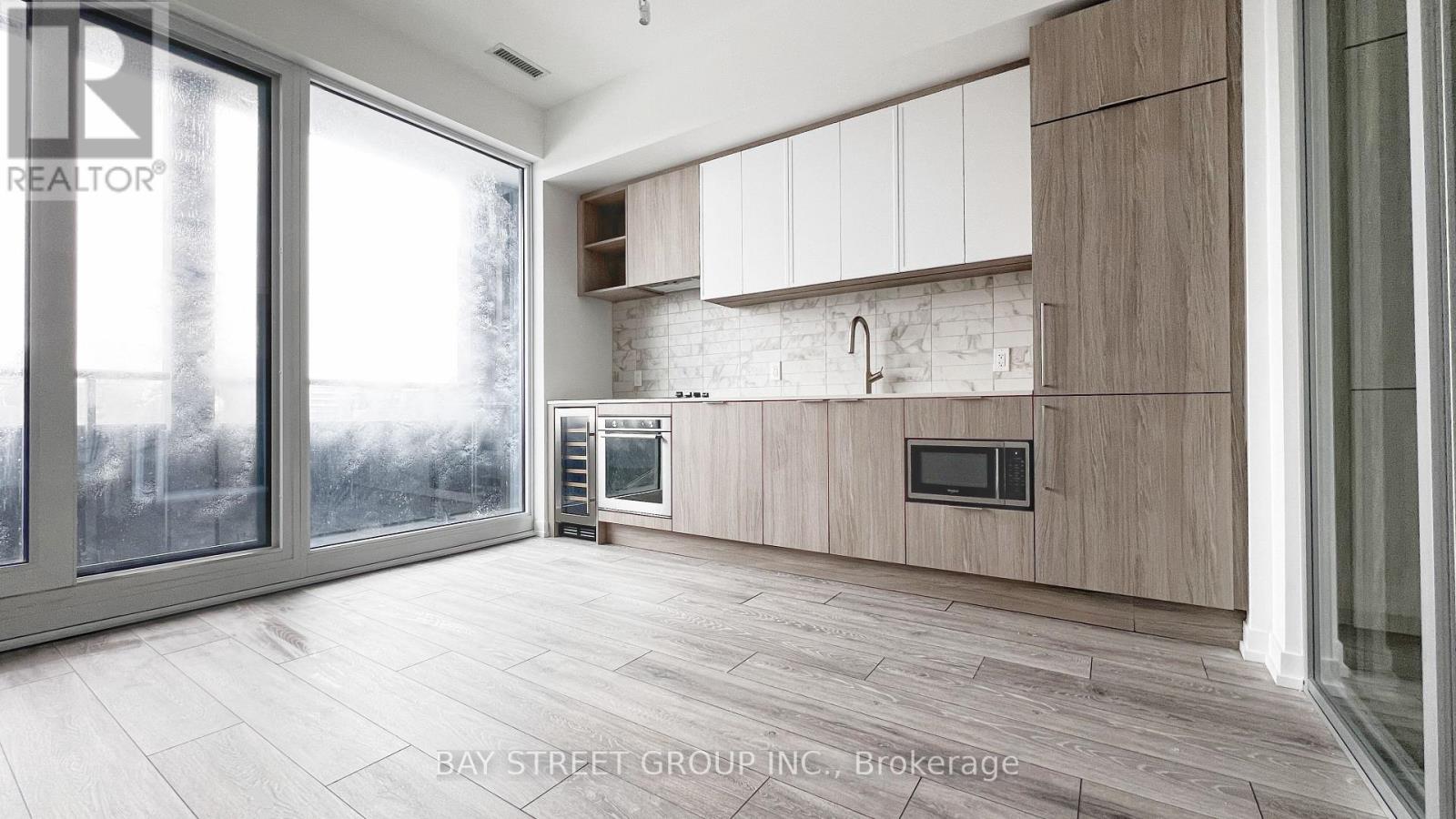 #821 2020 BATHURST STREET - 3