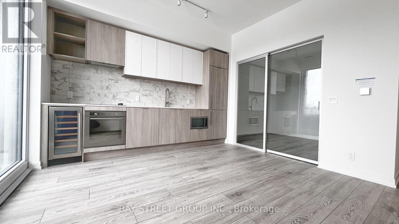 #821 2020 BATHURST STREET - 4