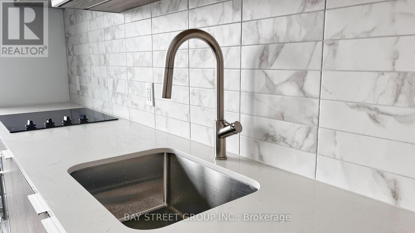 #821 2020 BATHURST STREET - 7