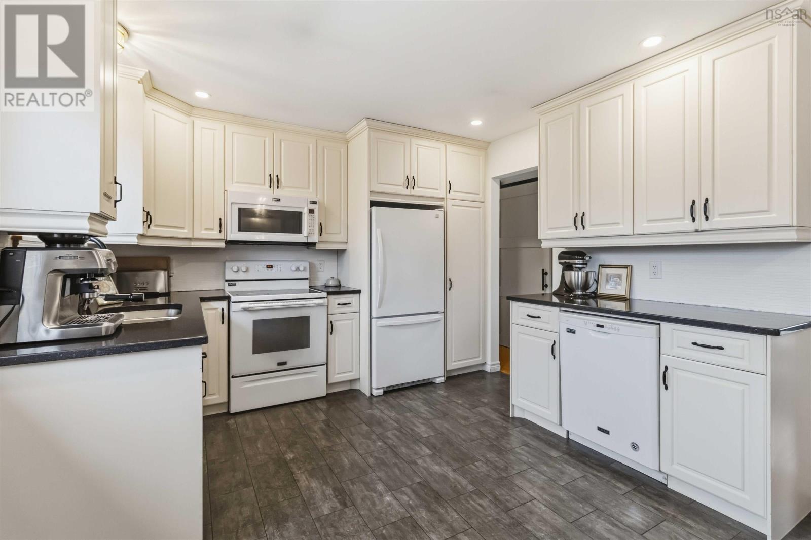 100 GREENDALE COURT - 8