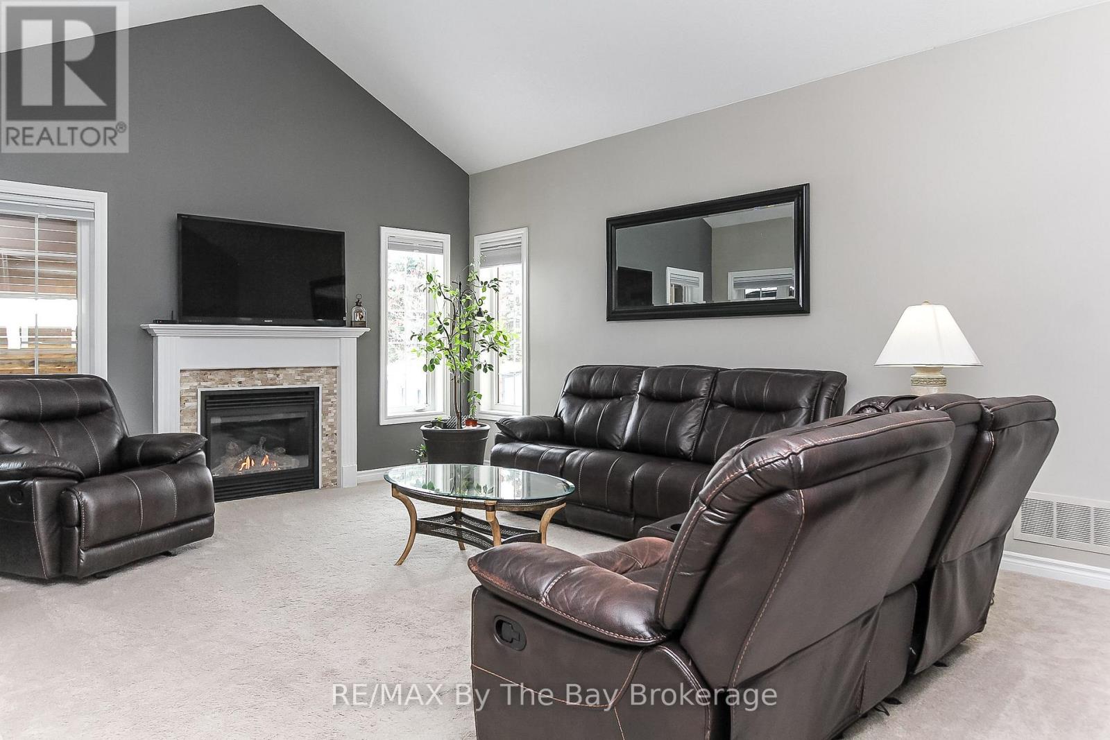37 WALNUT DRIVE - 23