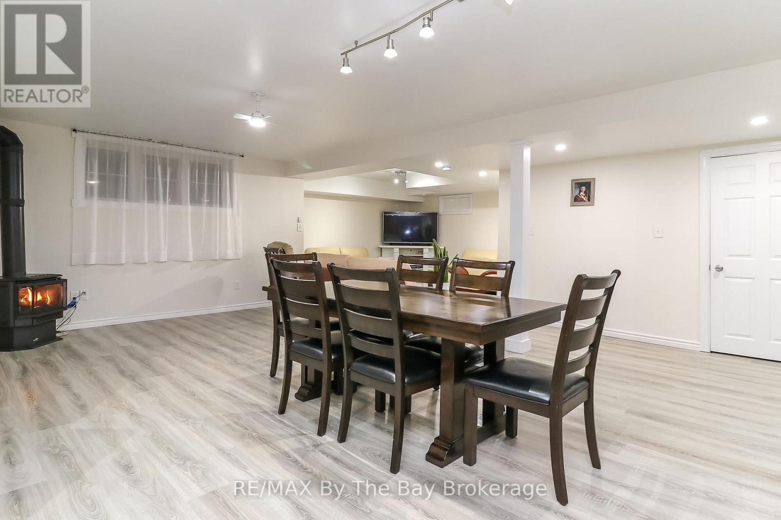 37 WALNUT DRIVE - 43