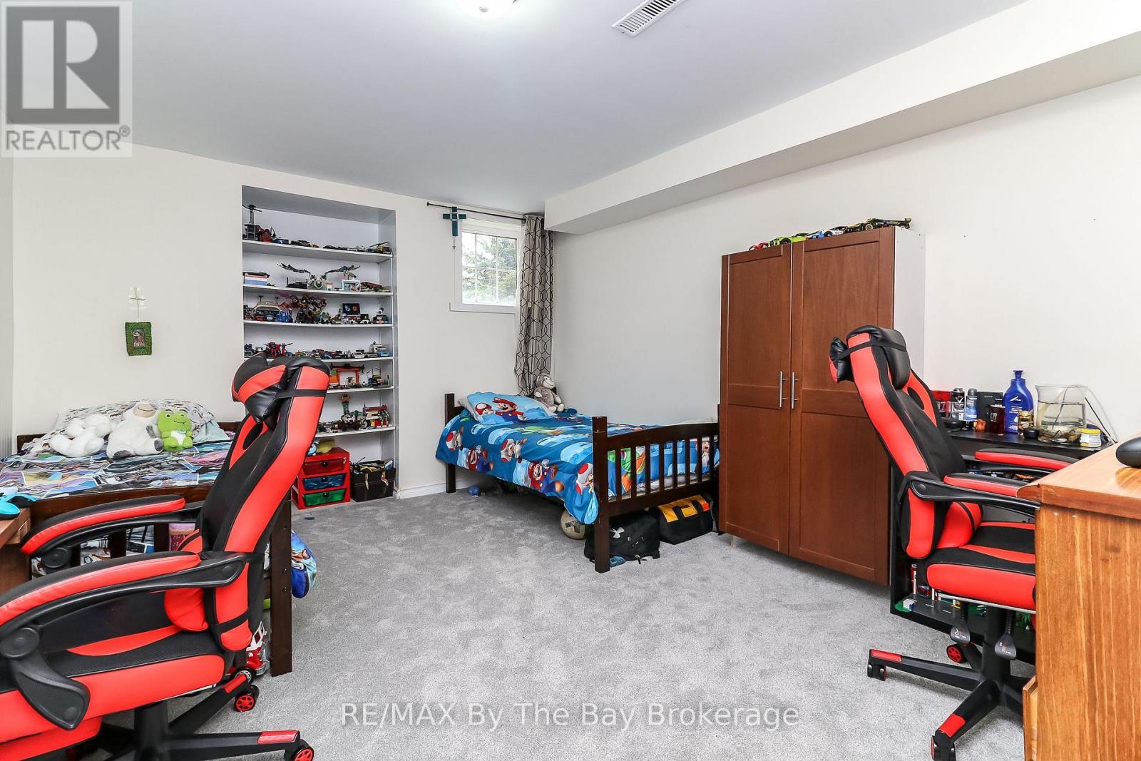 37 WALNUT DRIVE - 47