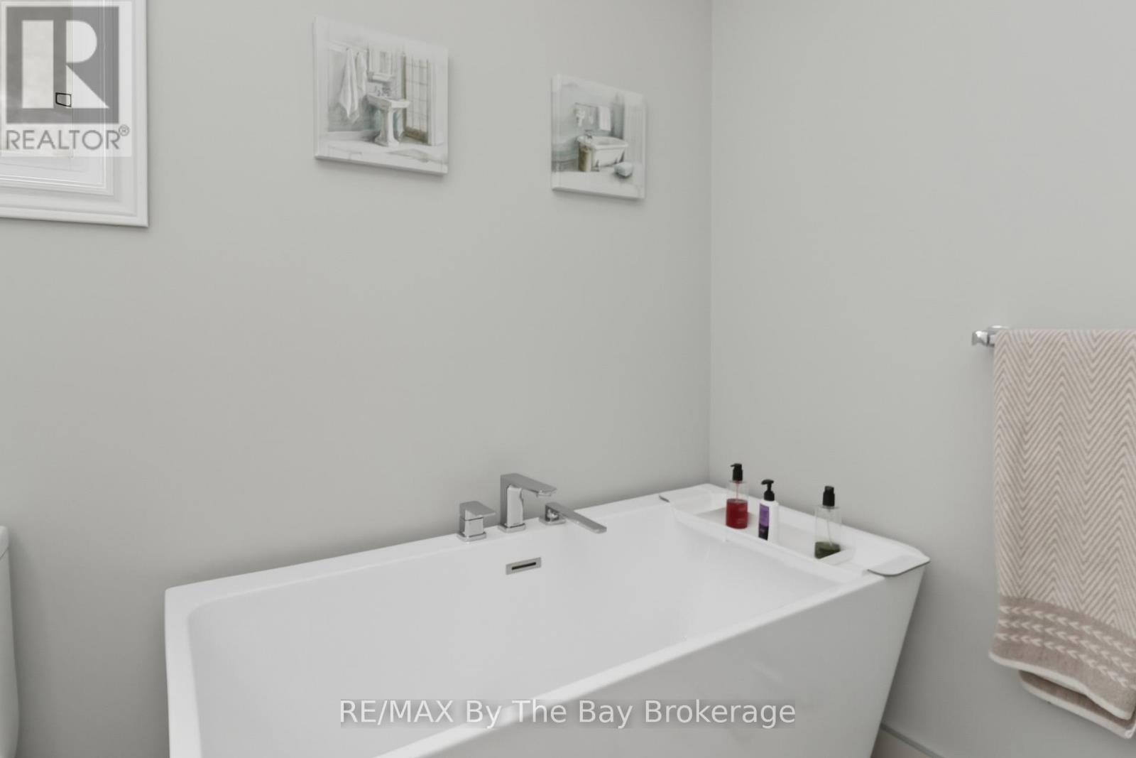 22 BRITTON COURT - 27