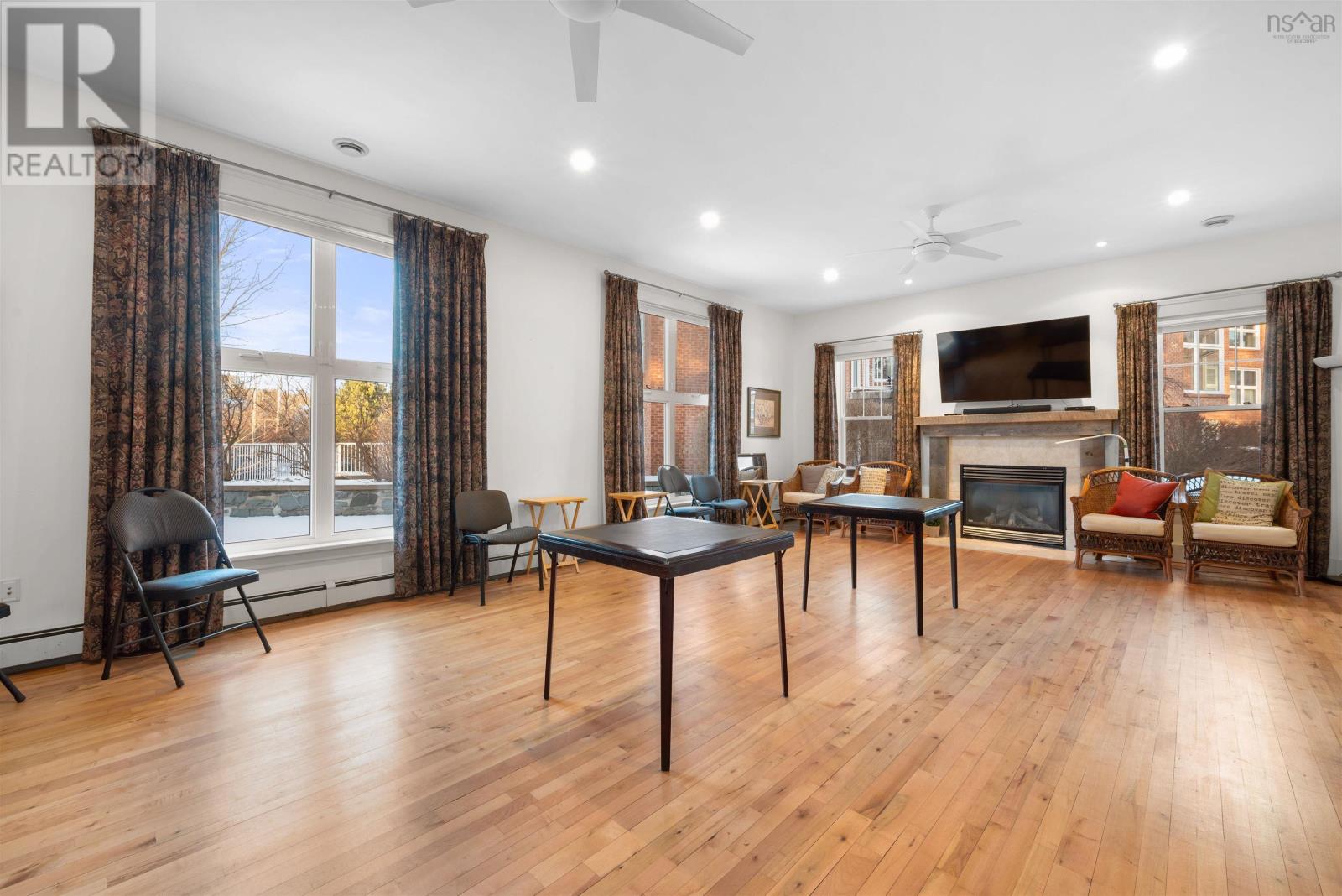 #403 99 WATERFRONT DRIVE - 36