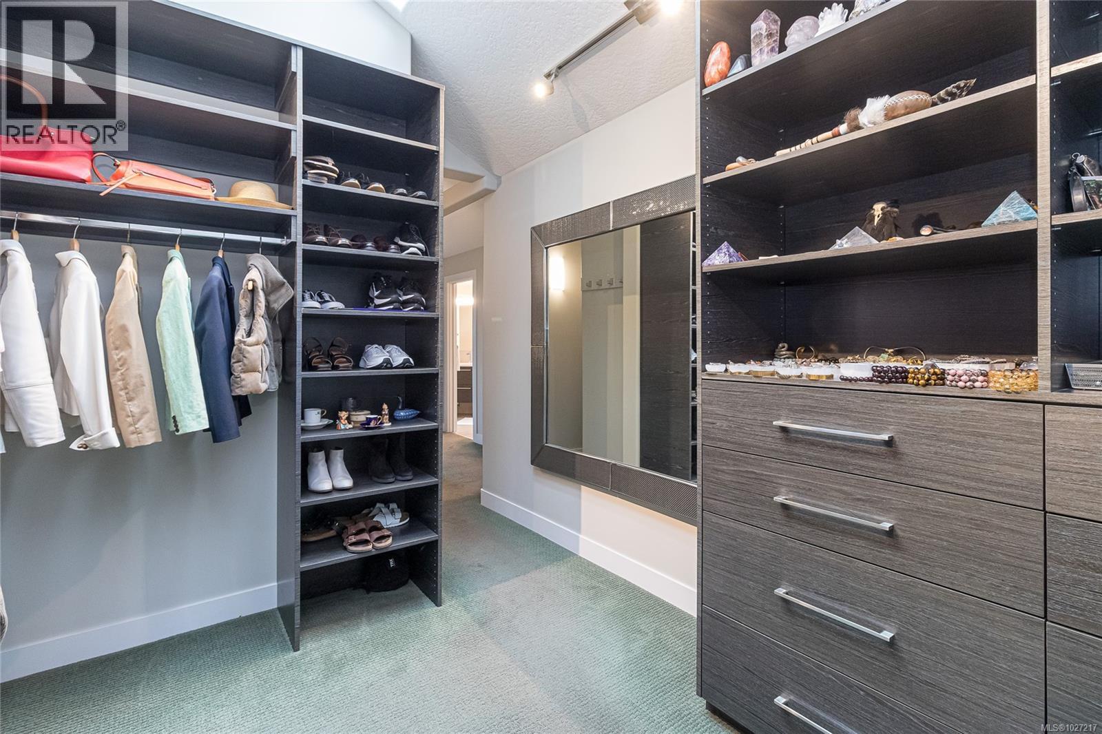 1126 HIGHVIEW PL - 44