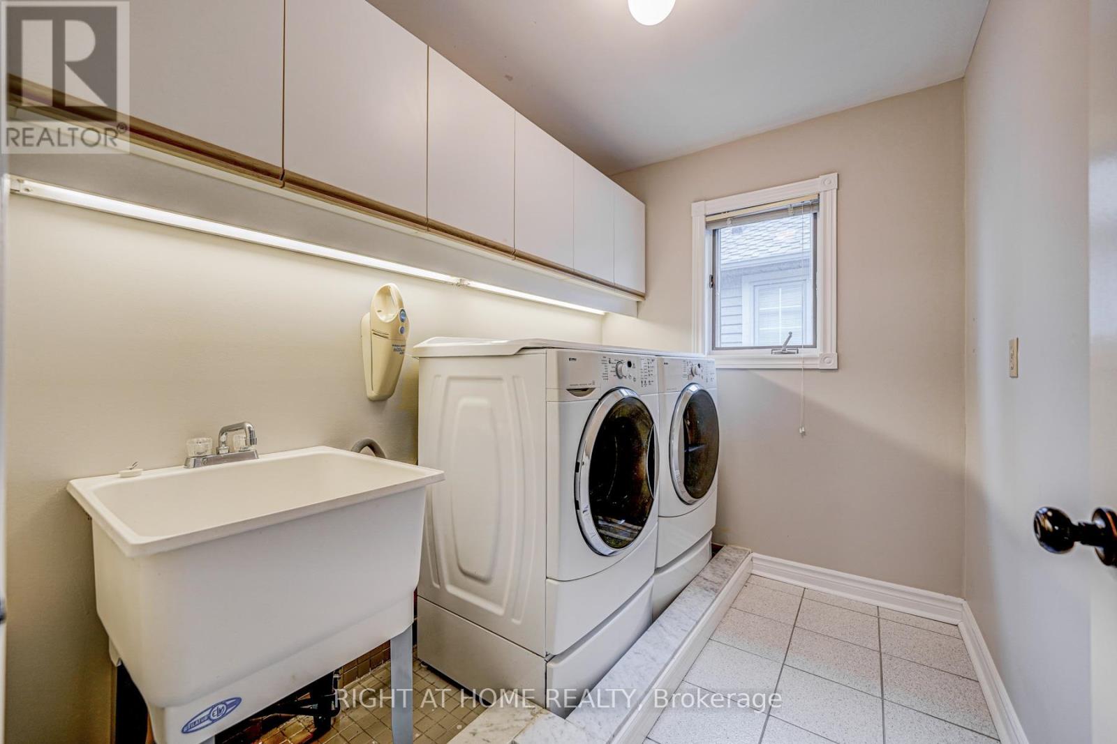 Laundry on 2nd floor