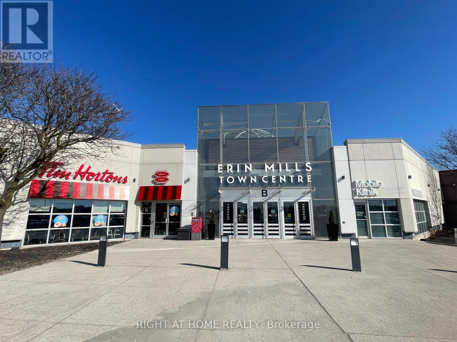 Walking distance to malls