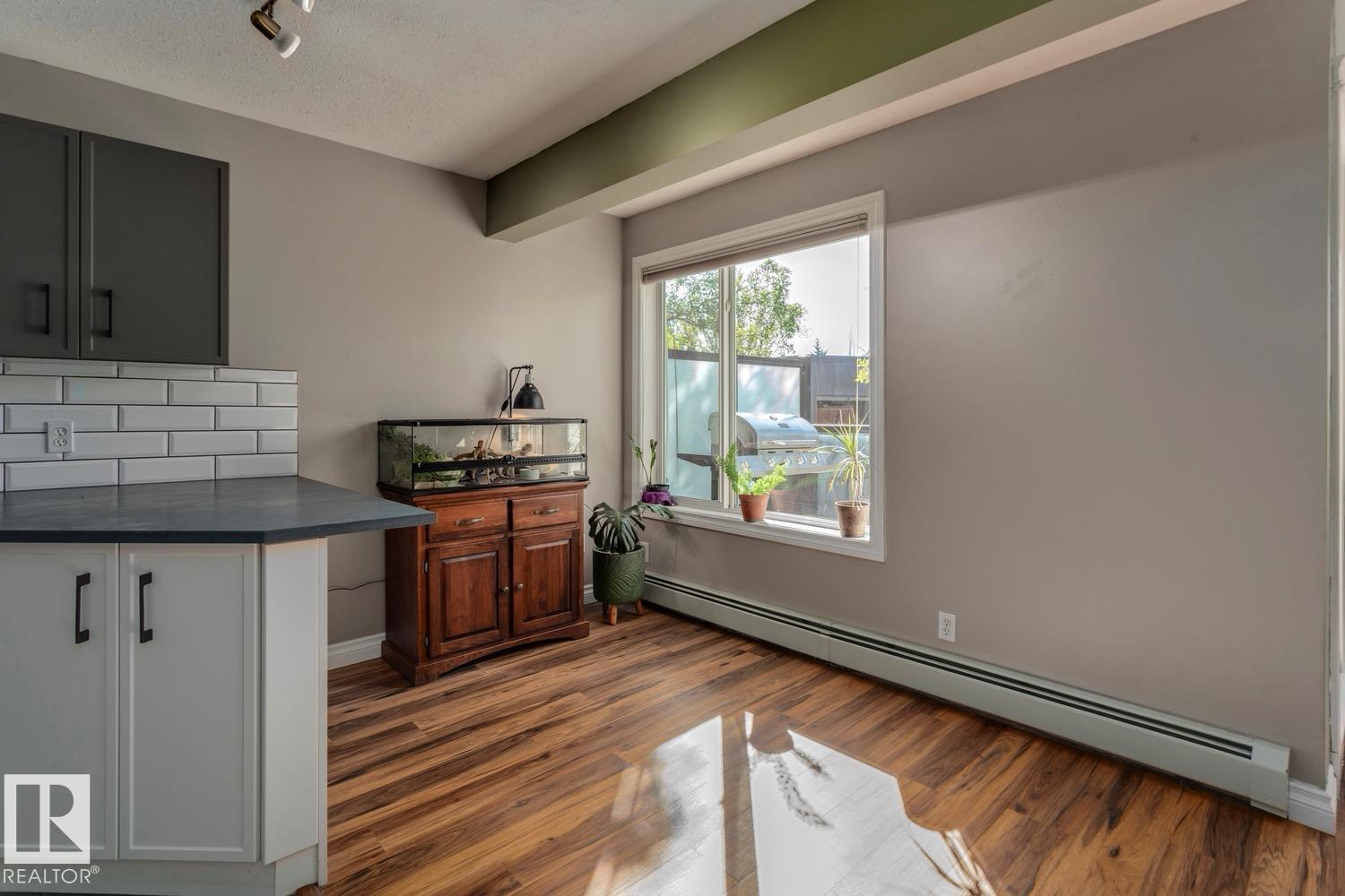 #209 11033 127 ST NW - 11