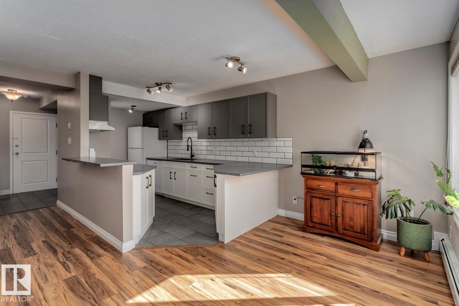 #209 11033 127 ST NW - 15
